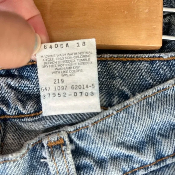 Vintage Levi’s 1990s 950s Highwaisted Denim Jean Shorts 37952 Juniors 9 - Picture 7 of 7